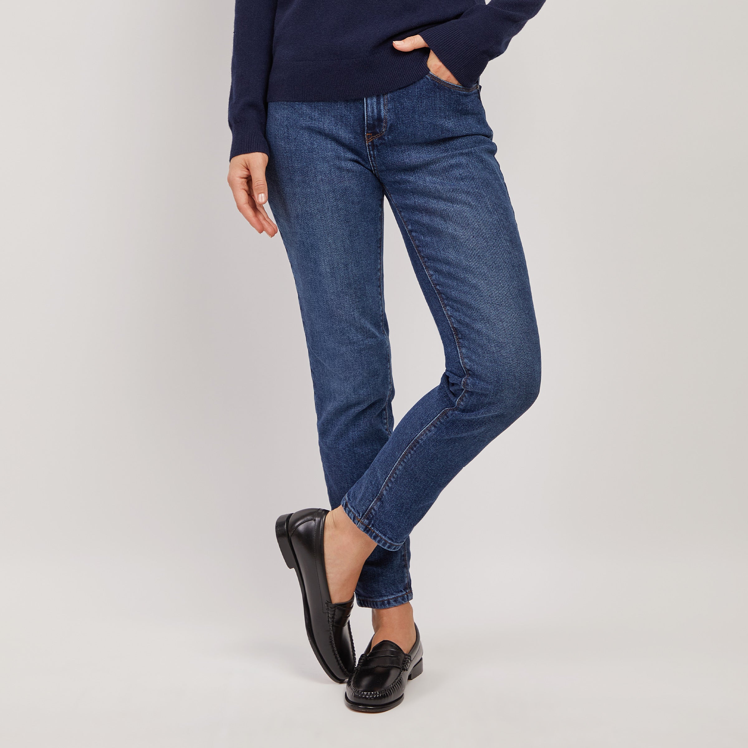 Women wearing Light/Medium Blue Mom Oliver Jeans