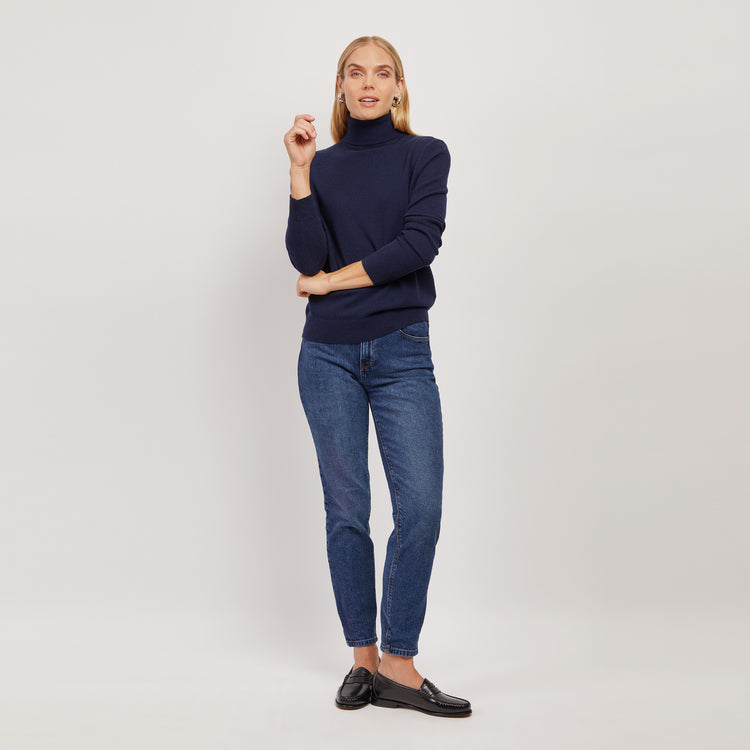 Women wearing Light/Medium Blue Mom Oliver Jeans