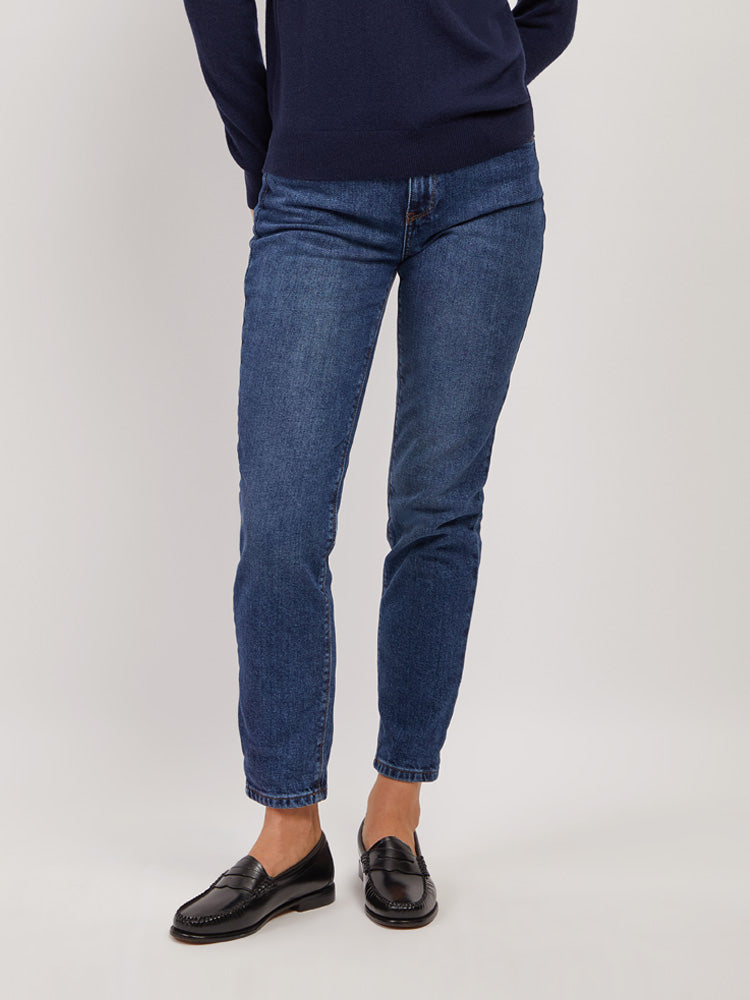 Women wearing Light/Medium Blue Mom Oliver Jeans