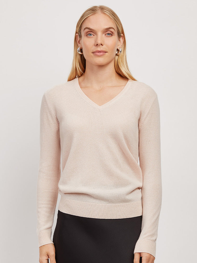 Women wearing Pale Pink Cashmere V-Neck Willow Sweater