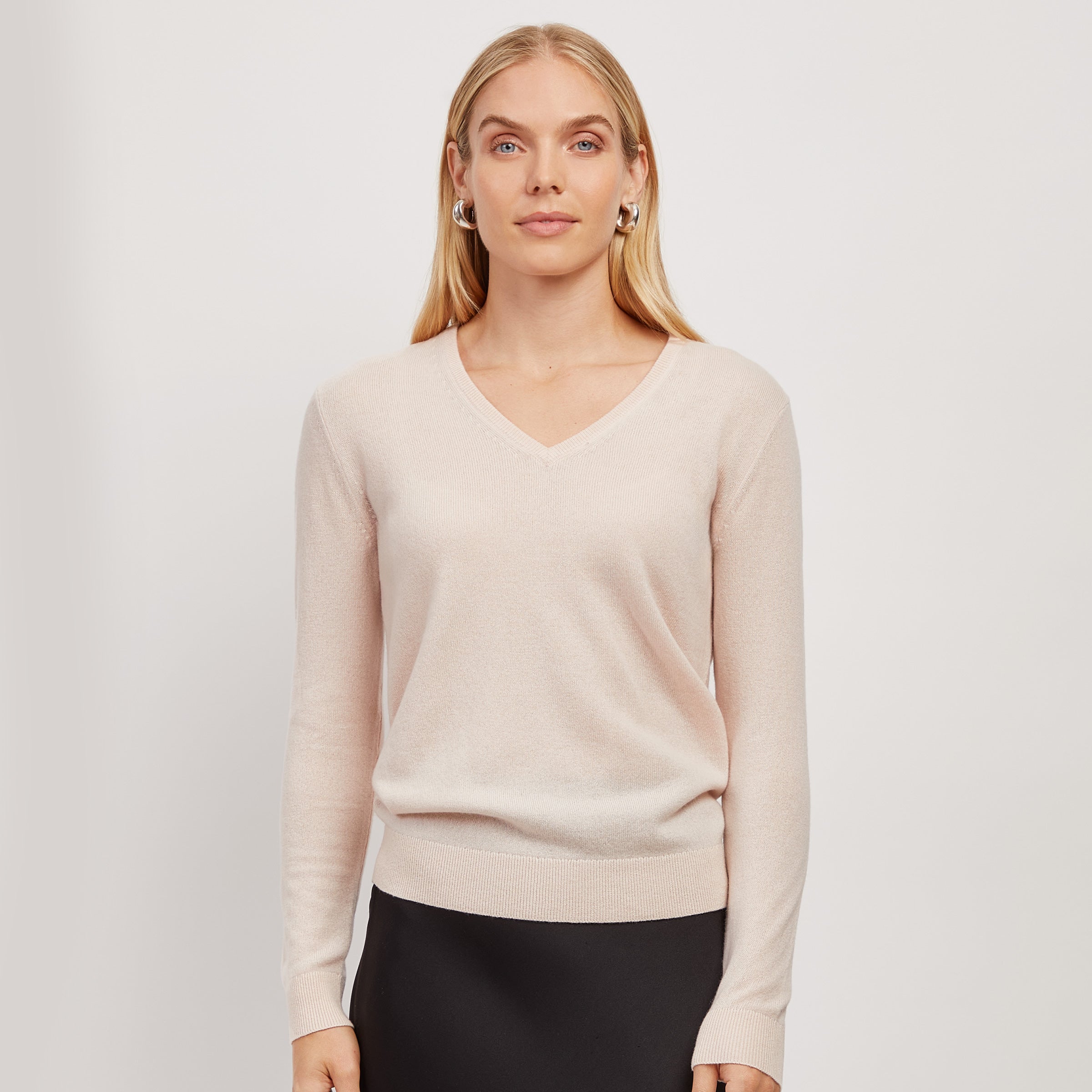 Women wearing Pale Pink Cashmere V-Neck Willow Sweater