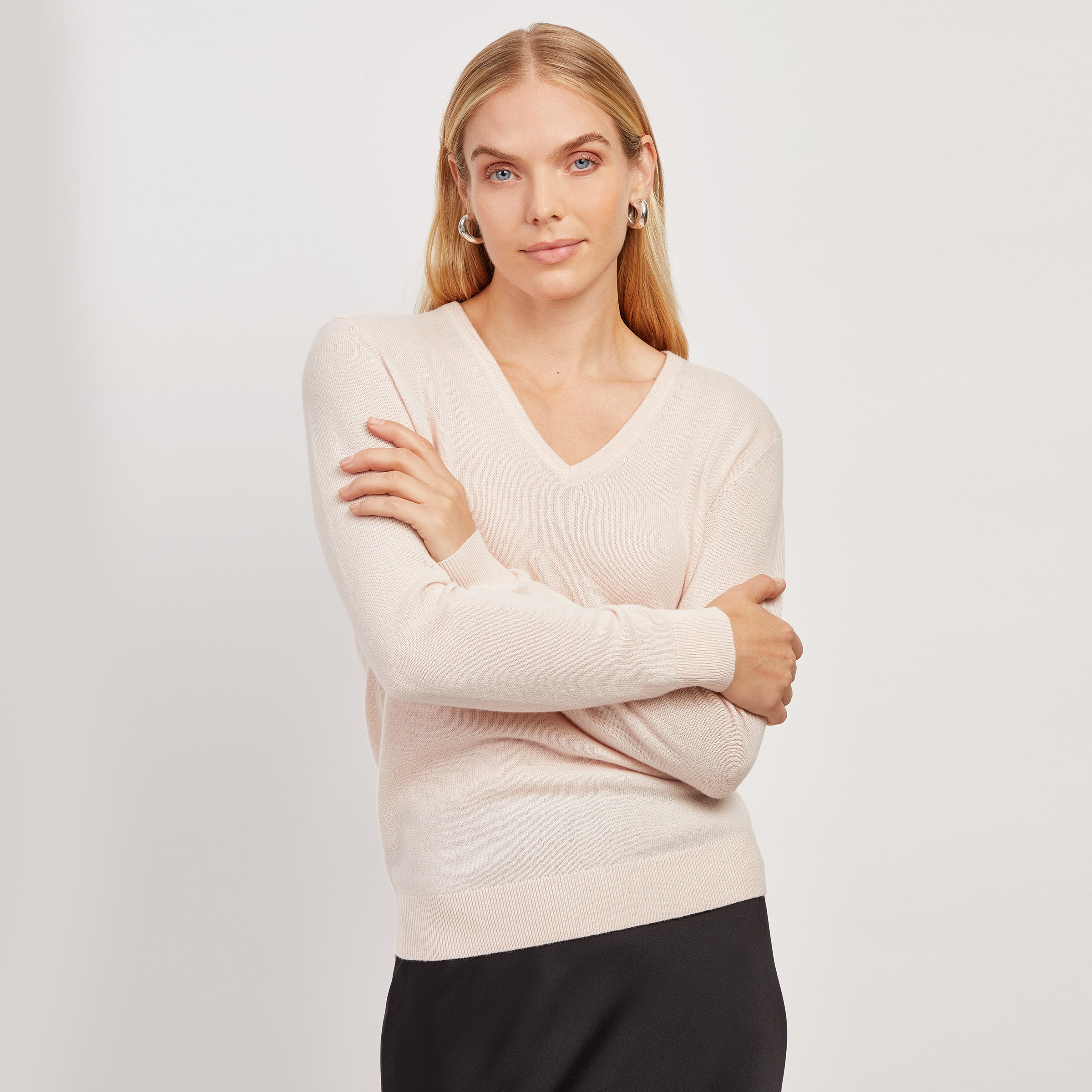 Women wearing Pale Pink Cashmere V-Neck Willow Sweater