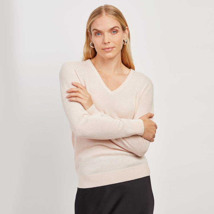 Women wearing Pale Pink Cashmere Oversized V-Neck Willow Sweater