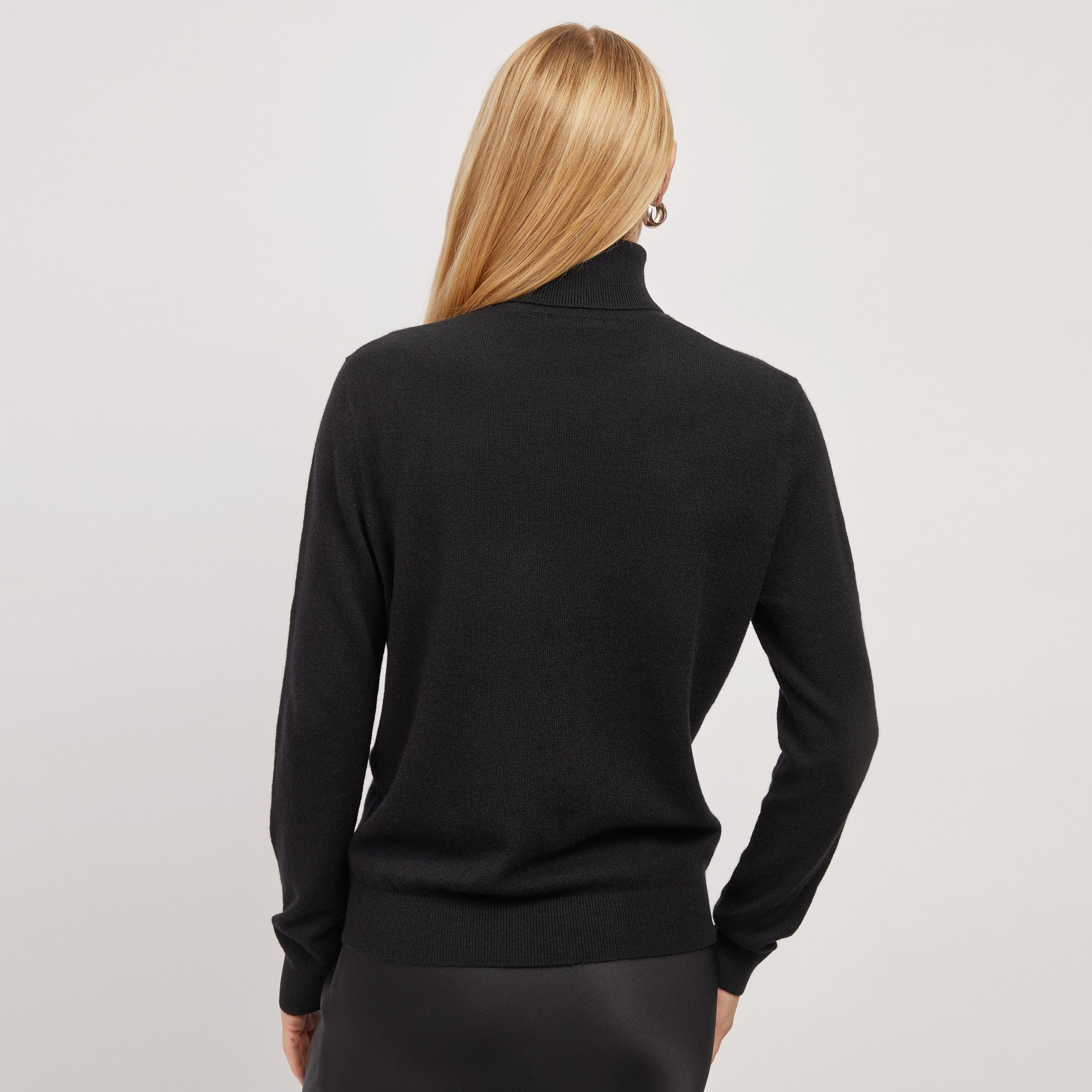 Women wearing Negro Cashmere Turtleneck Willow Sweater