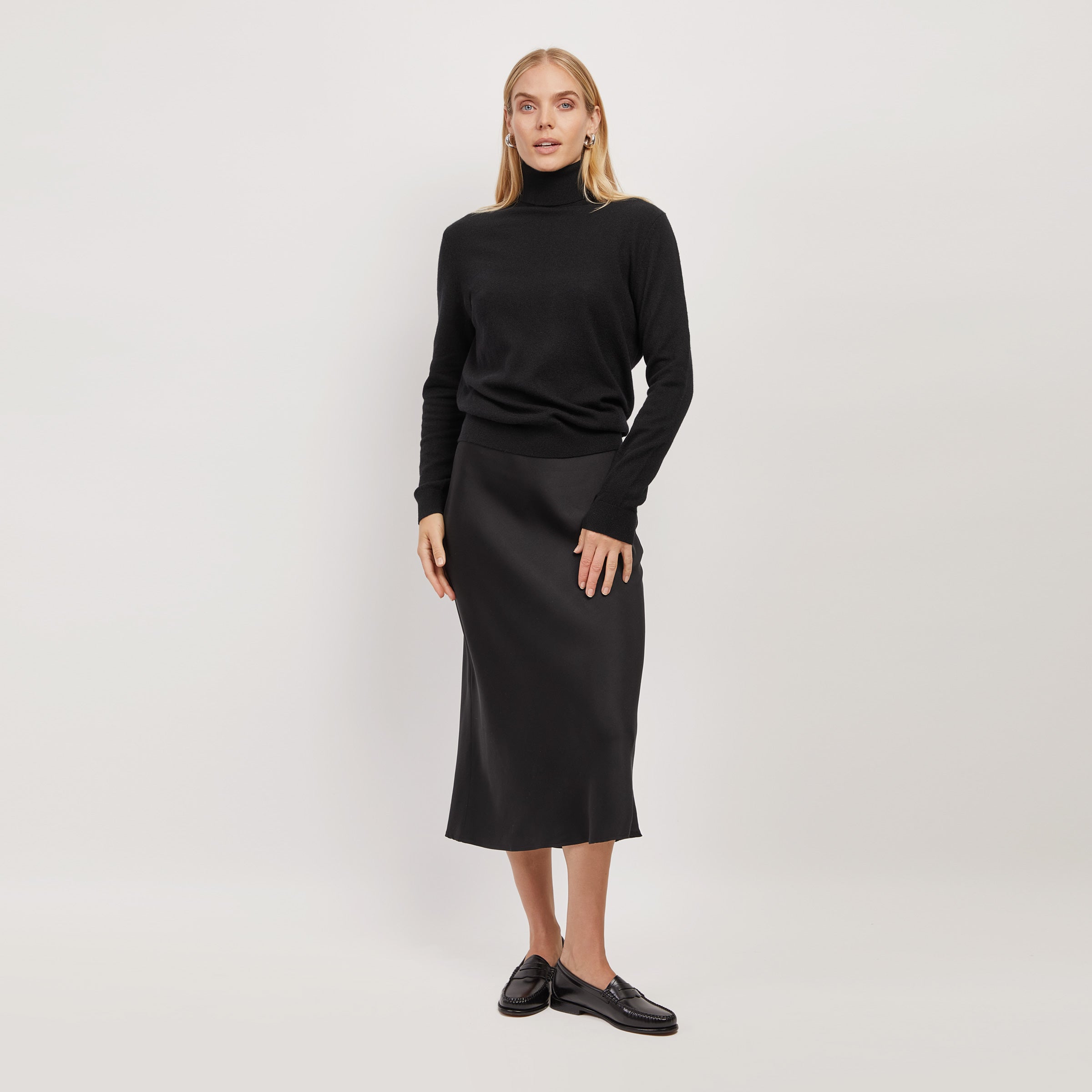 Women wearing Black The Cashmere Turtleneck Willow Sweater