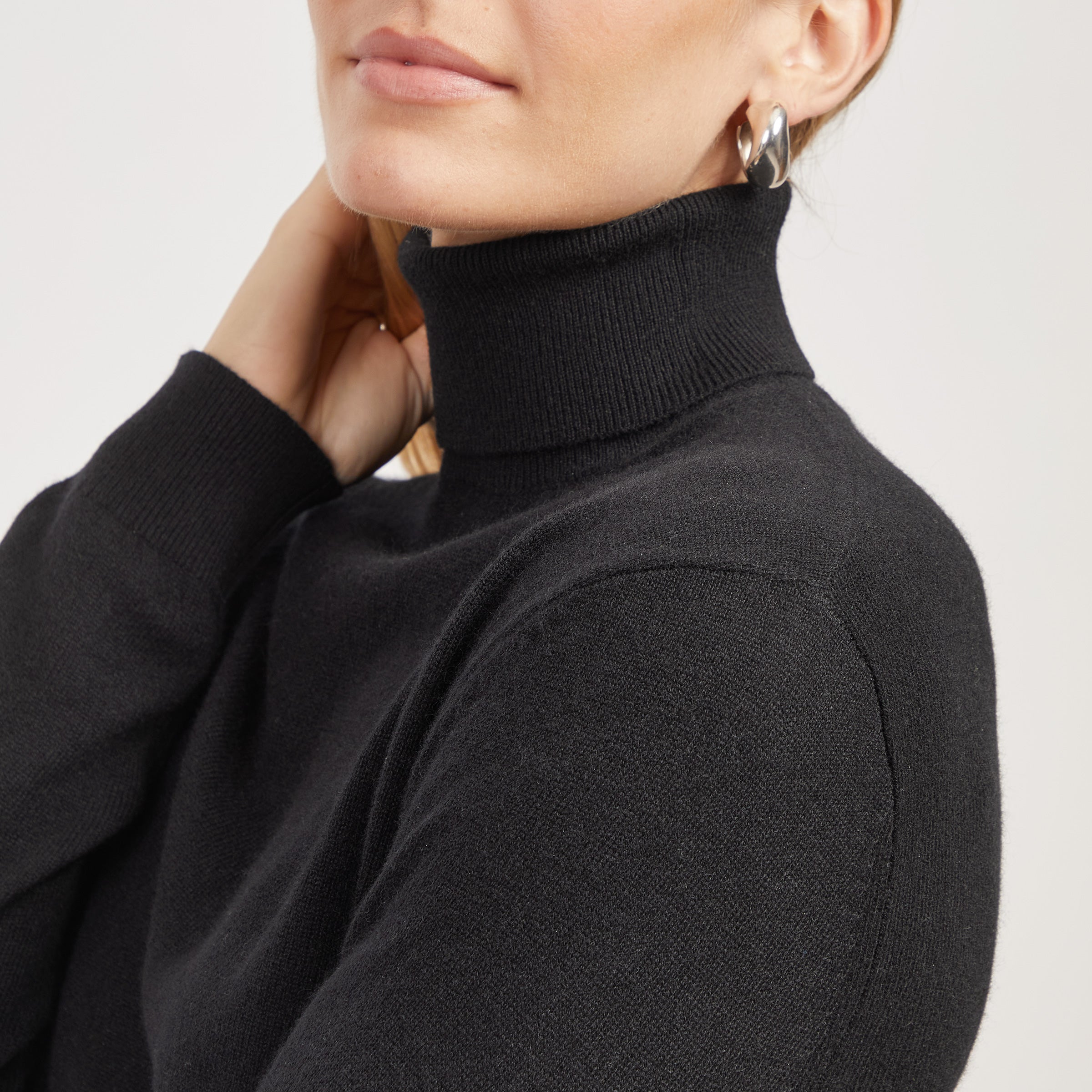 Women wearing Black The Cashmere Turtleneck Willow Sweater