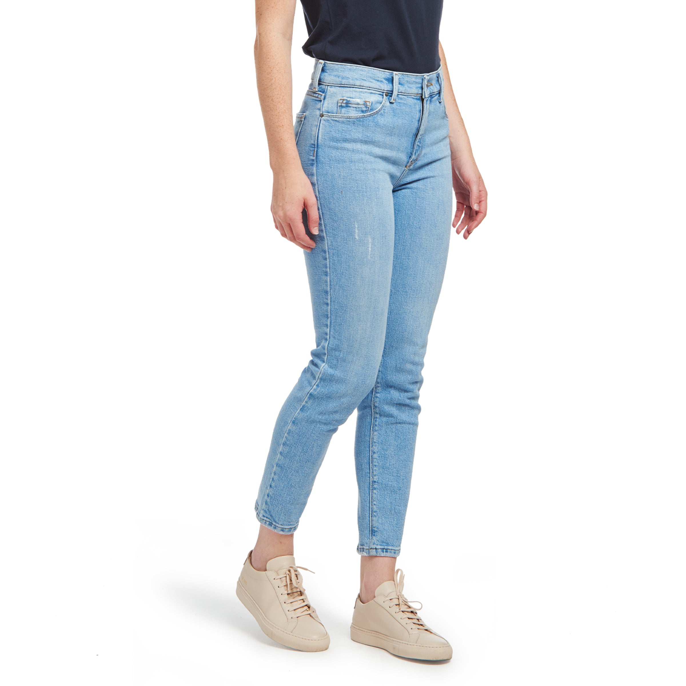 Women wearing Bleu Clair Mom Hubert Jeans