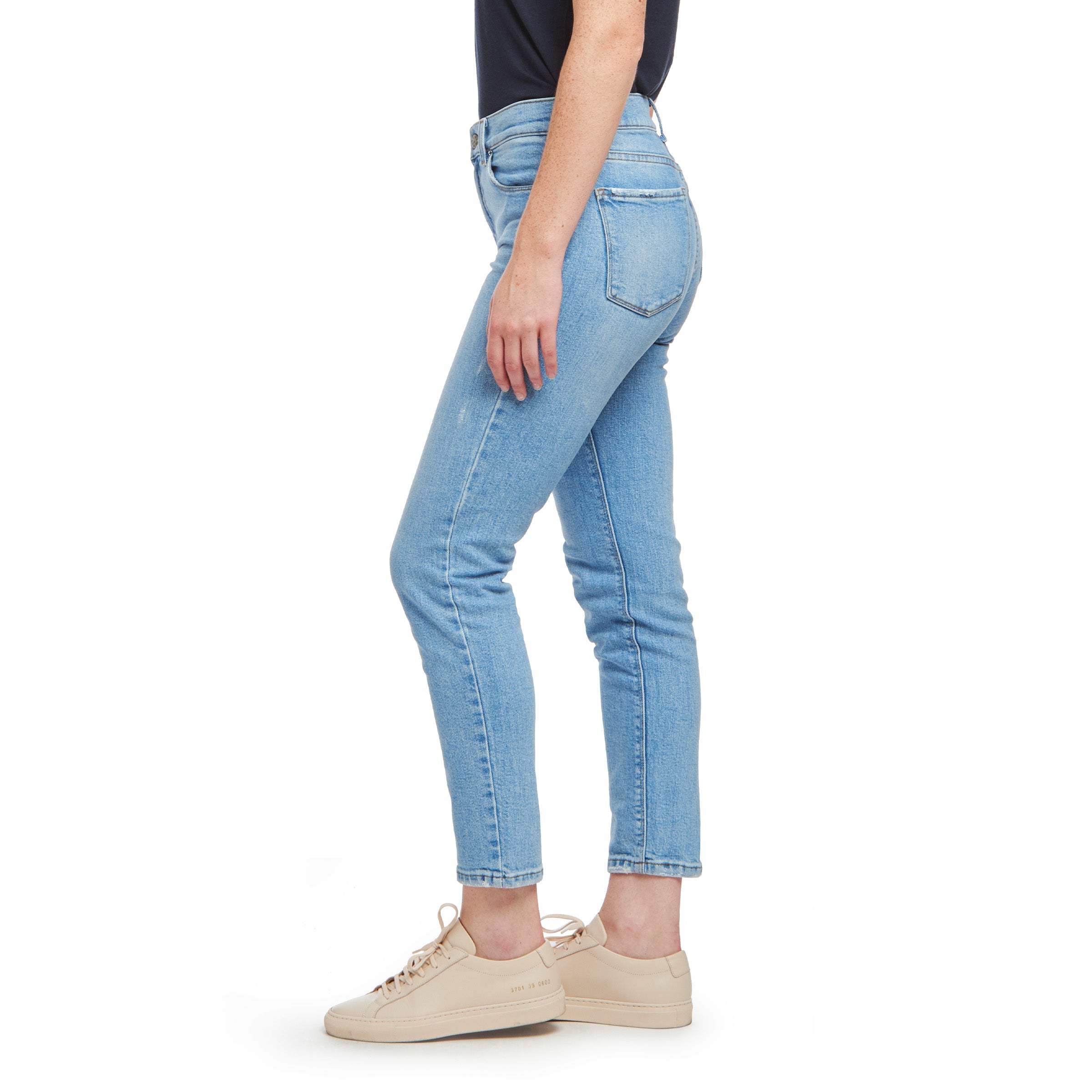 Women wearing Bleu Clair Mom Hubert Jeans