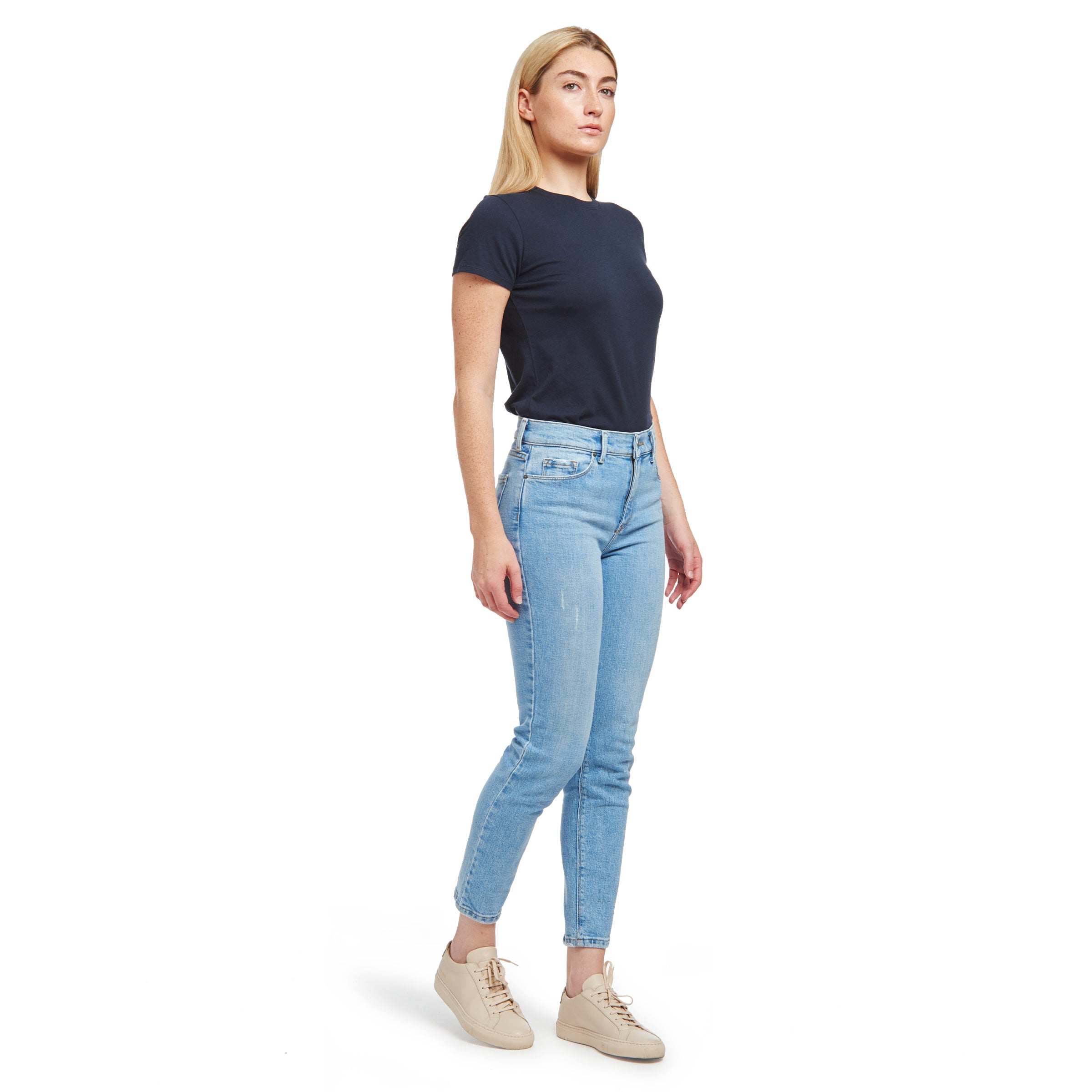 Women wearing Bleu Clair Mom Hubert Jeans