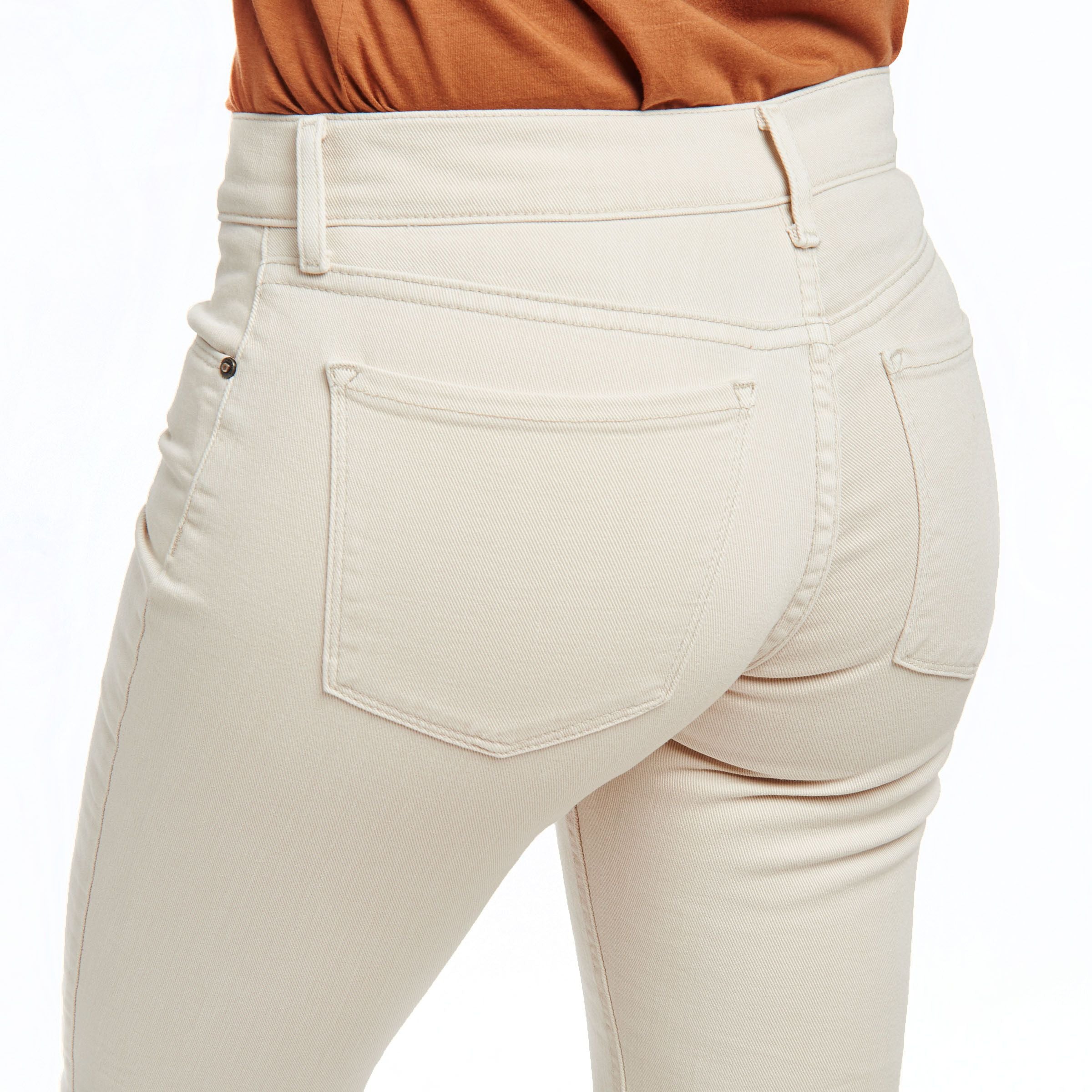 Women wearing Beige claro Slim Straight Mercer Jeans