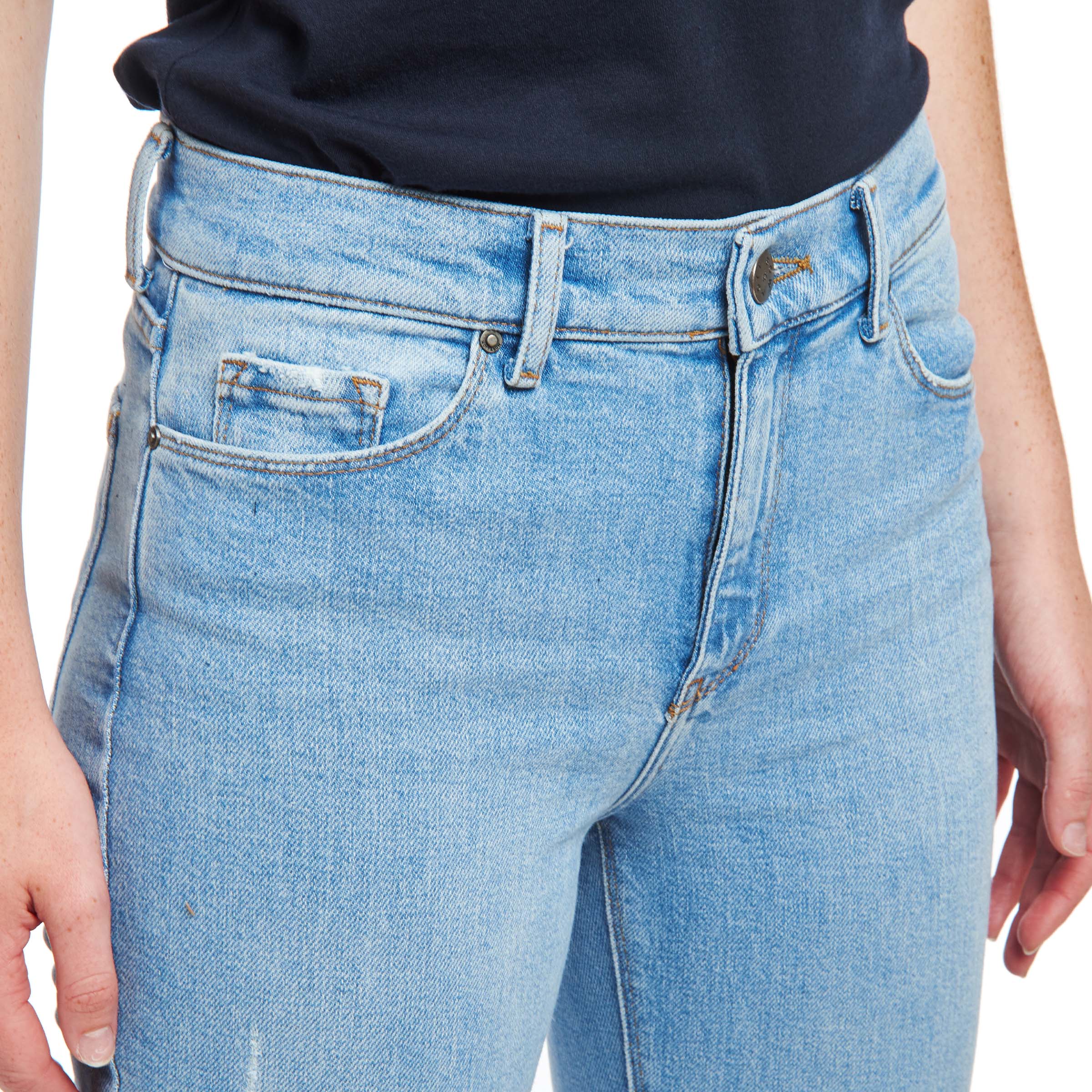 Women wearing Light Blue Mom Hubert Jeans