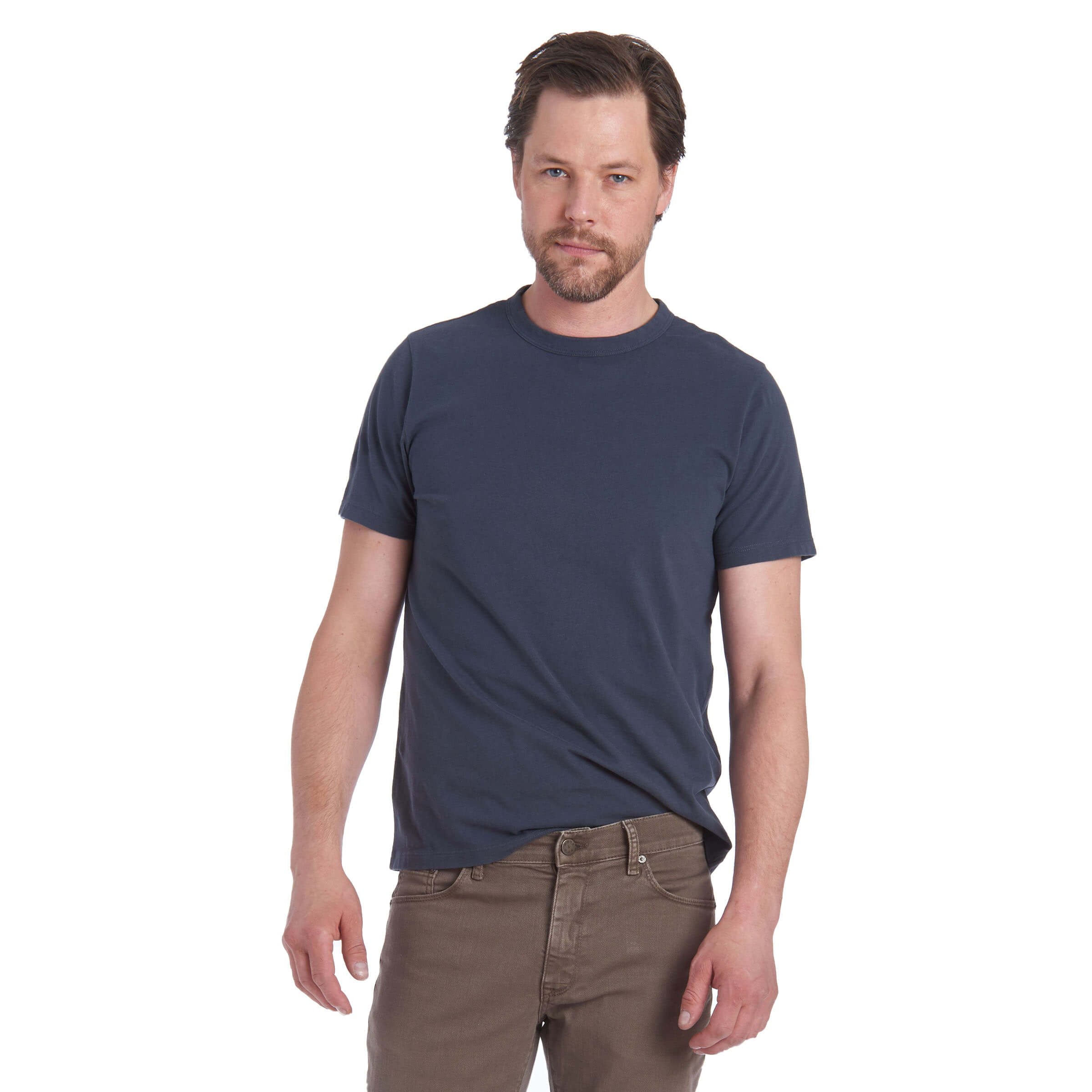 Men wearing Azul pizarra Classic Crew Driggs Tee