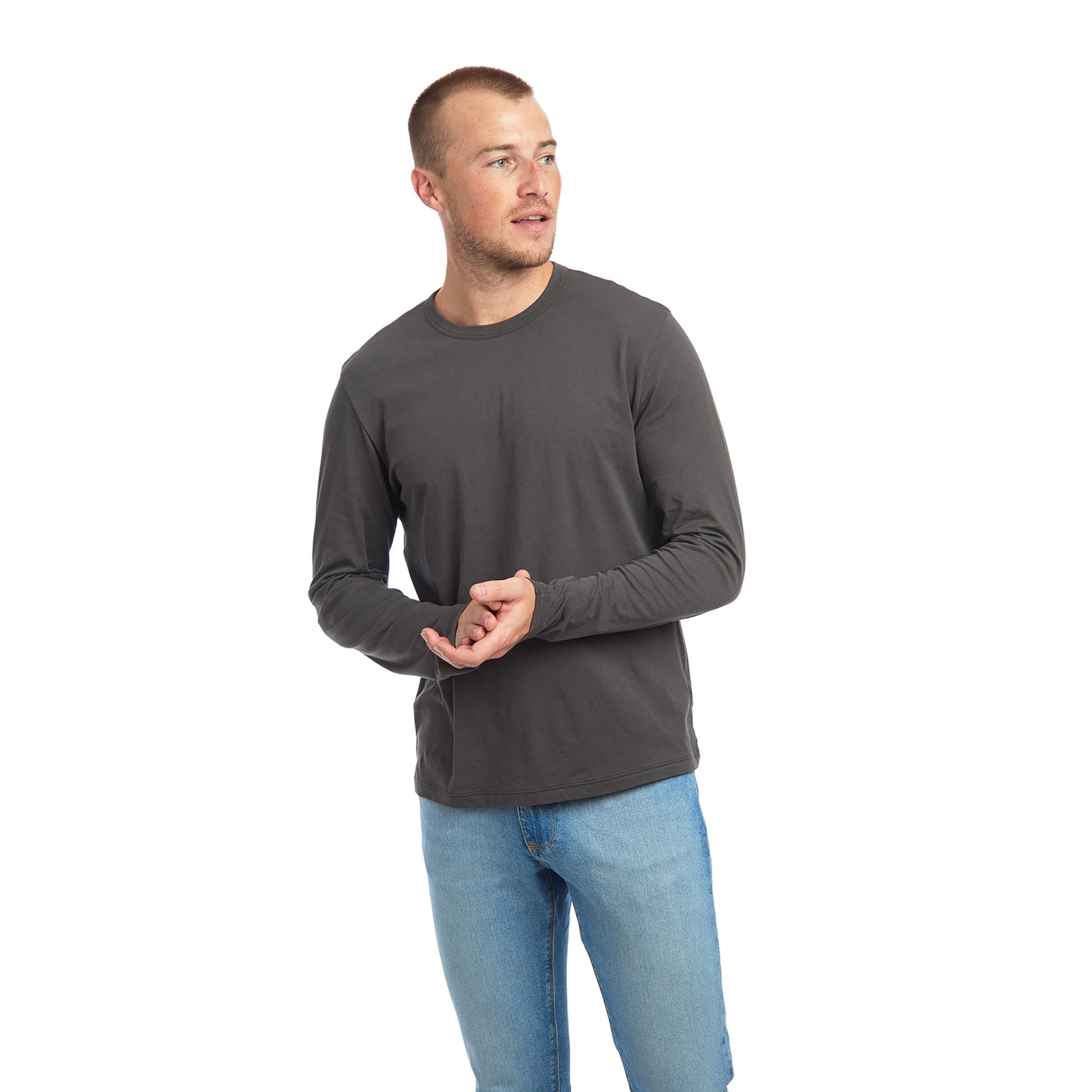 Men wearing Gris foncé Long Sleeve Crew Tee Driggs