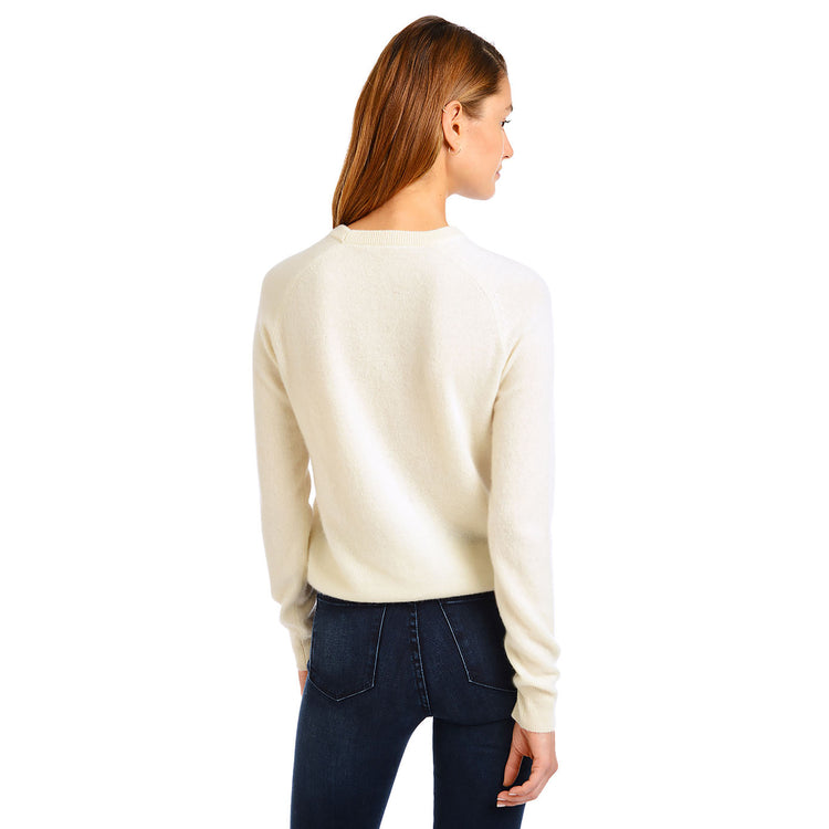 Women wearing Crema Cashmere Raglan Crew Cambridge Sweater