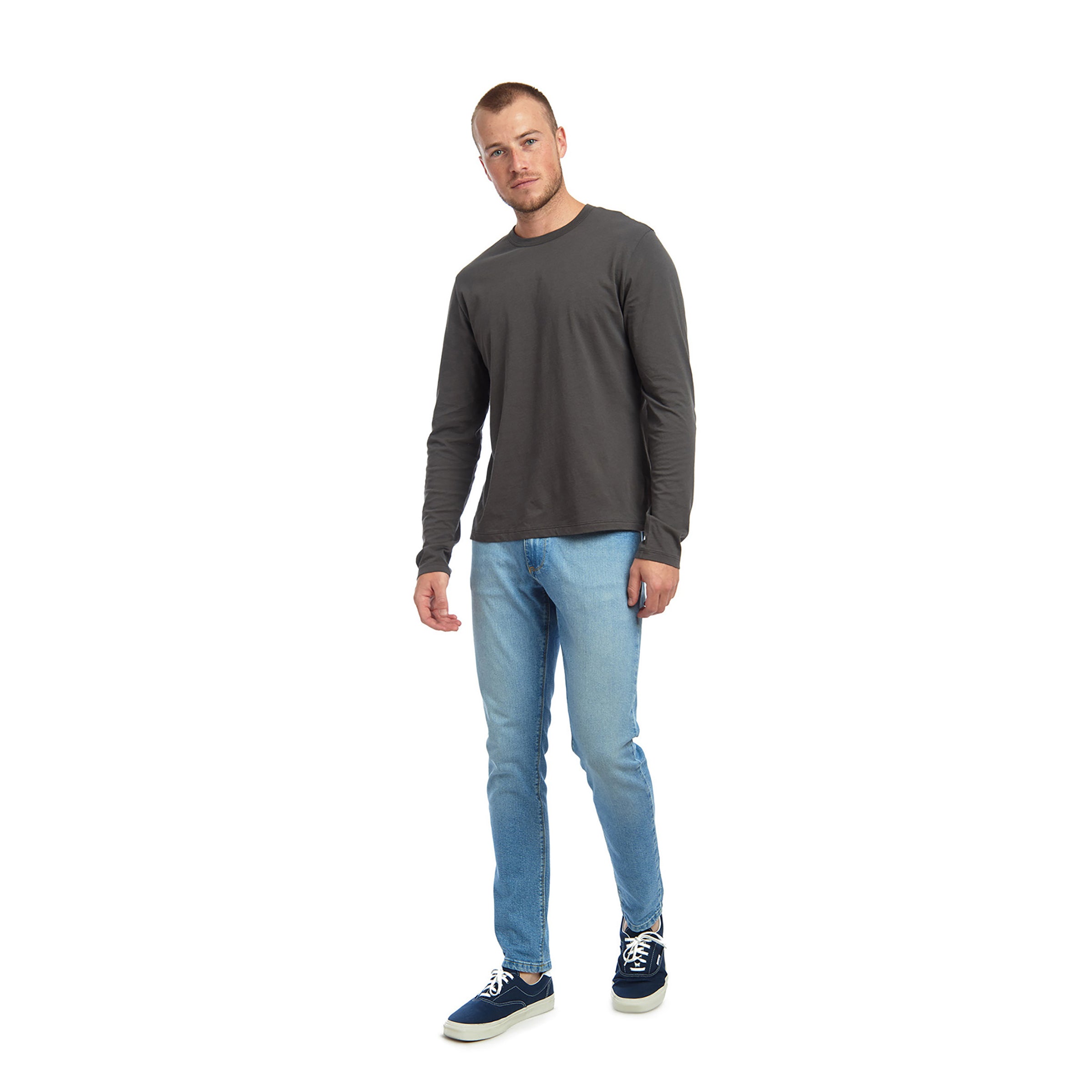 Men wearing Gris oscuro Long Sleeve Crew Tee Driggs