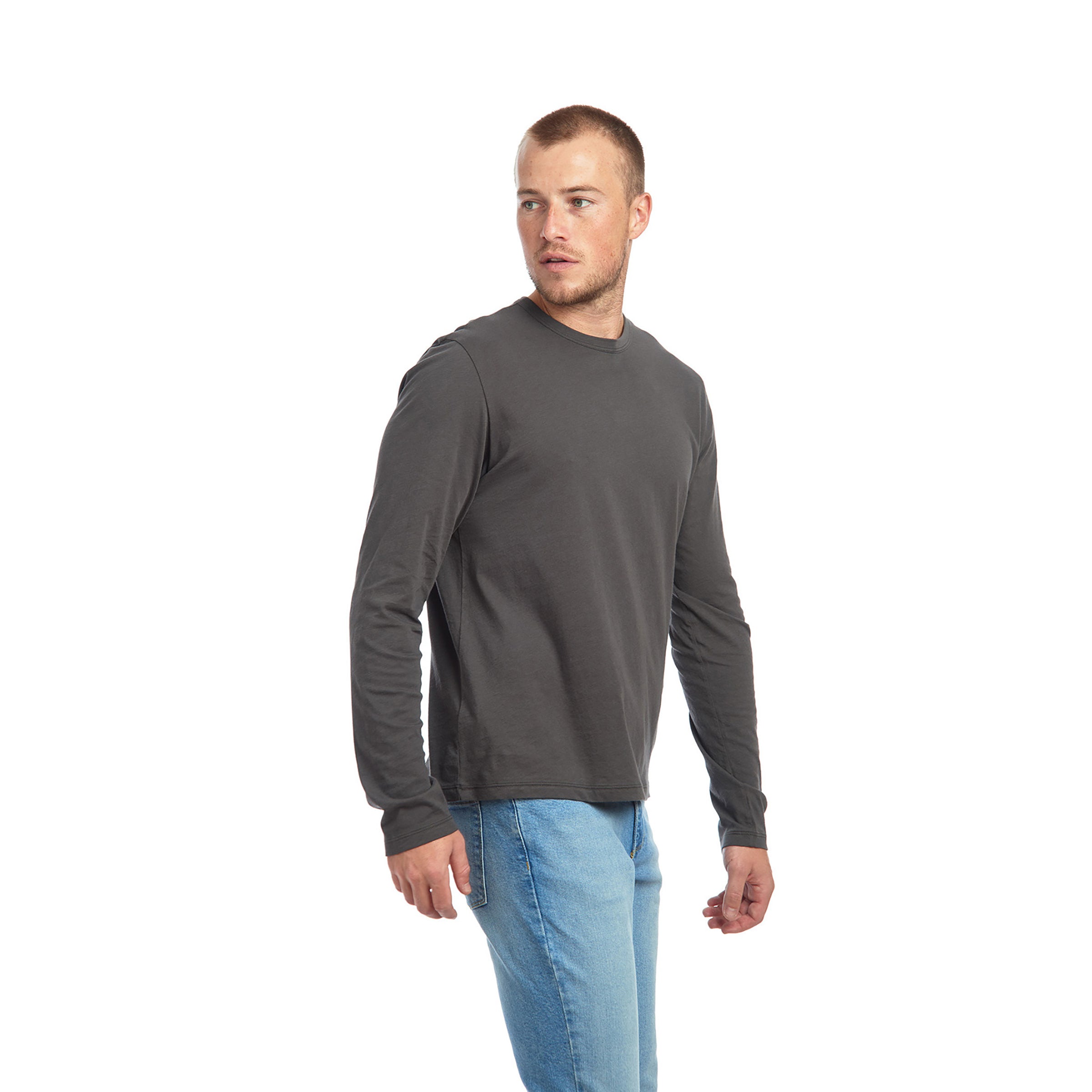 Men wearing Gris oscuro Long Sleeve Crew Tee Driggs