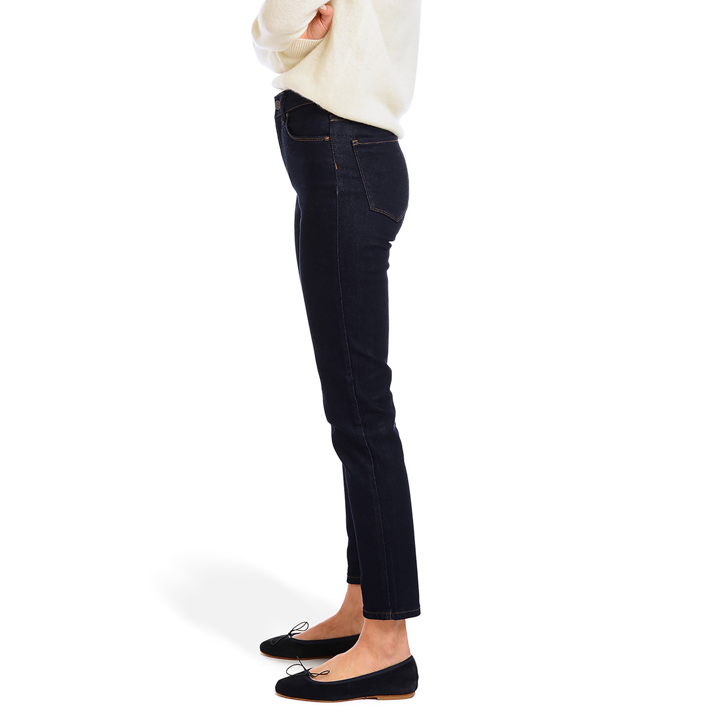 Women wearing Dark Blue Mom Oliver Jeans