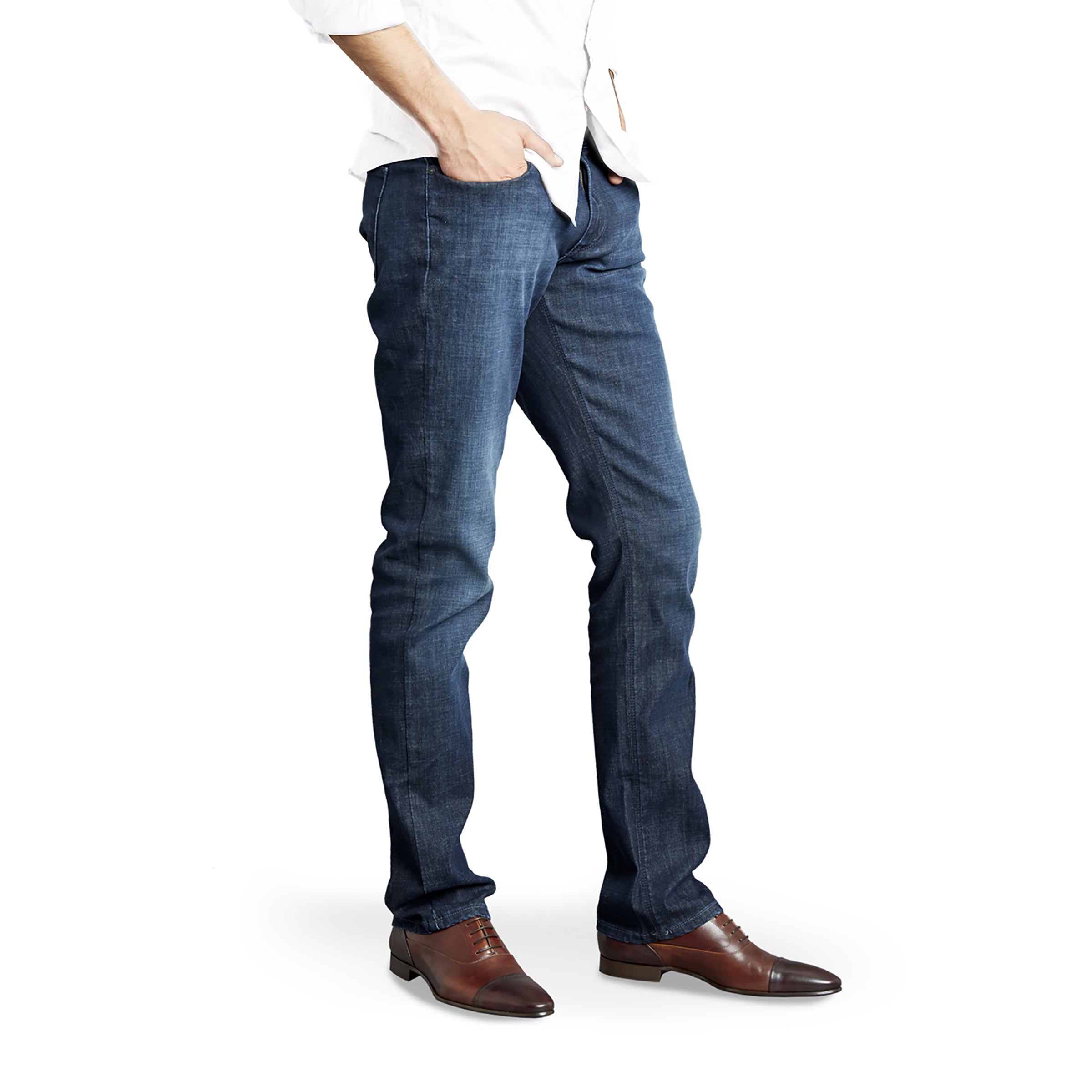 Men wearing Bleu  Médium/Foncé Straight Crosby Jeans