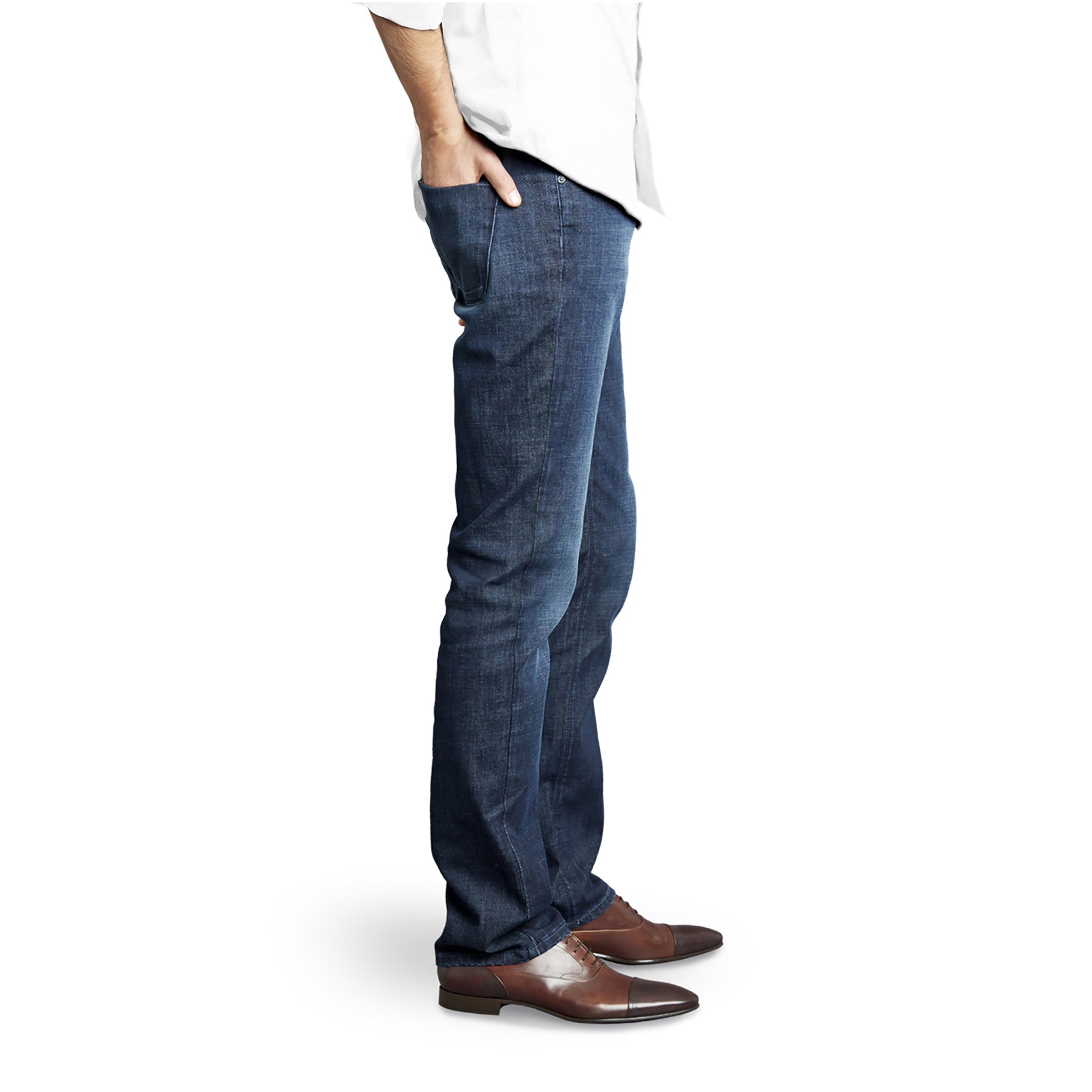 Men wearing Bleu  Médium/Foncé Straight Crosby Jeans